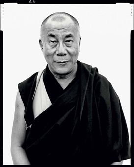 richard_avedon_his_holiness_the_dalai_lama_kamataka_india_january_1998_d5379352h